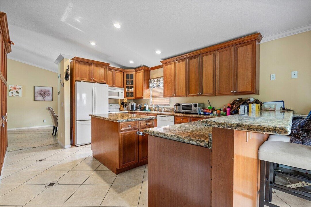 177 Heming Way in Boynton Beach, FL - Building Photo
