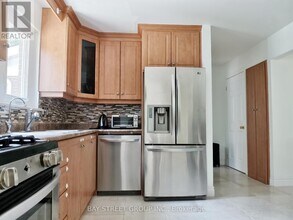 25 Penwick Crescent in Richmond Hill, ON - Building Photo - Building Photo