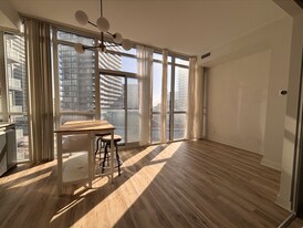 169 Fort York Blvd in Toronto, ON - Building Photo