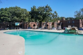 The Linden in Kansas City, MO - Building Photo - Building Photo