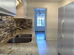 361 N Post Oak Ln in Houston, TX - Building Photo - Building Photo