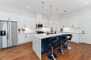 3040 Webster St in Houston, TX - Building Photo