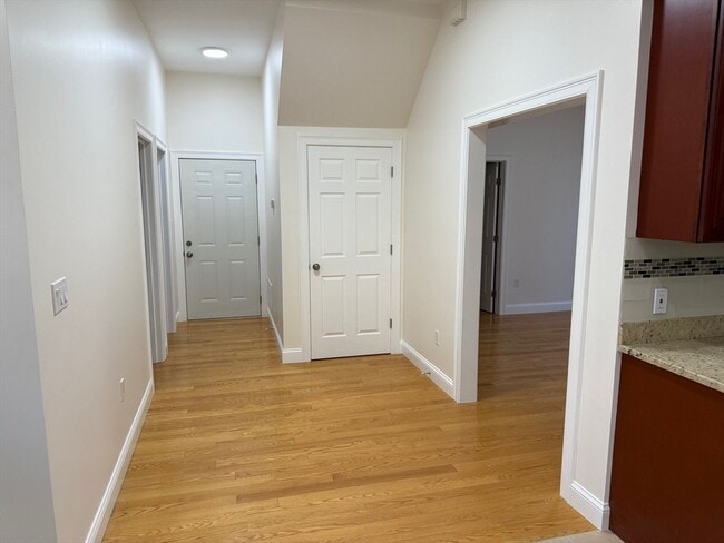 407 Newport Ave in Quincy, MA - Building Photo - Building Photo