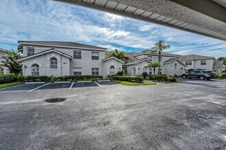 6812 Satinleaf Rd S in Naples, FL - Building Photo - Building Photo