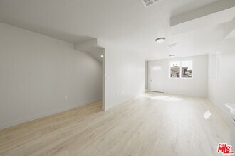 737 E 82nd St in Los Angeles, CA - Building Photo - Building Photo
