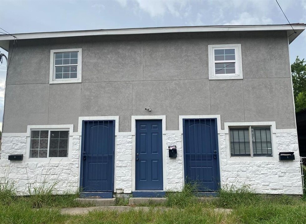 2211 Schweikhardt St-Unit -#3 in Houston, TX - Building Photo