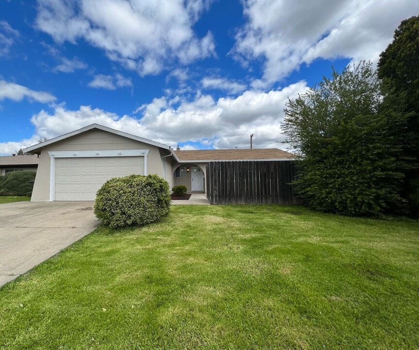 7418 Saybrook Dr in Citrus Heights, CA - Building Photo