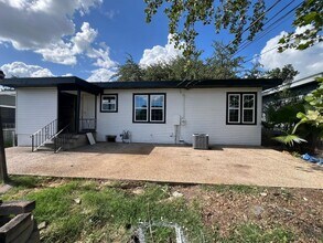 214 Nassau Dr in San Antonio, TX - Building Photo - Building Photo