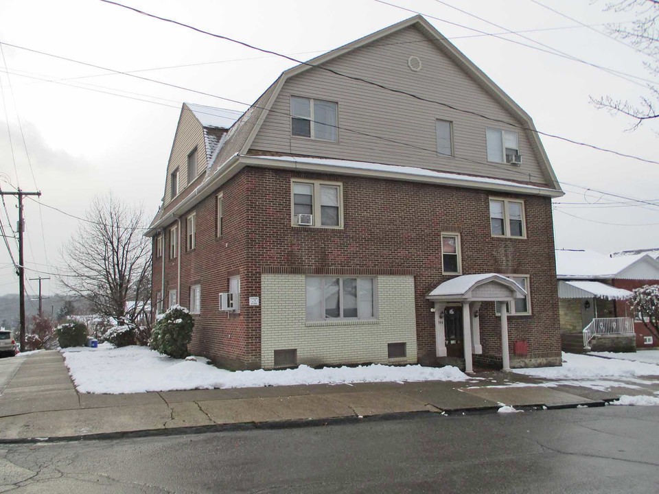 944 Beech St in Scranton, PA - Building Photo