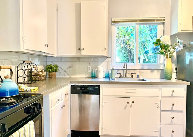 1114 Stannage Ave, Unit 1114 in Albany, CA - Building Photo - Building Photo