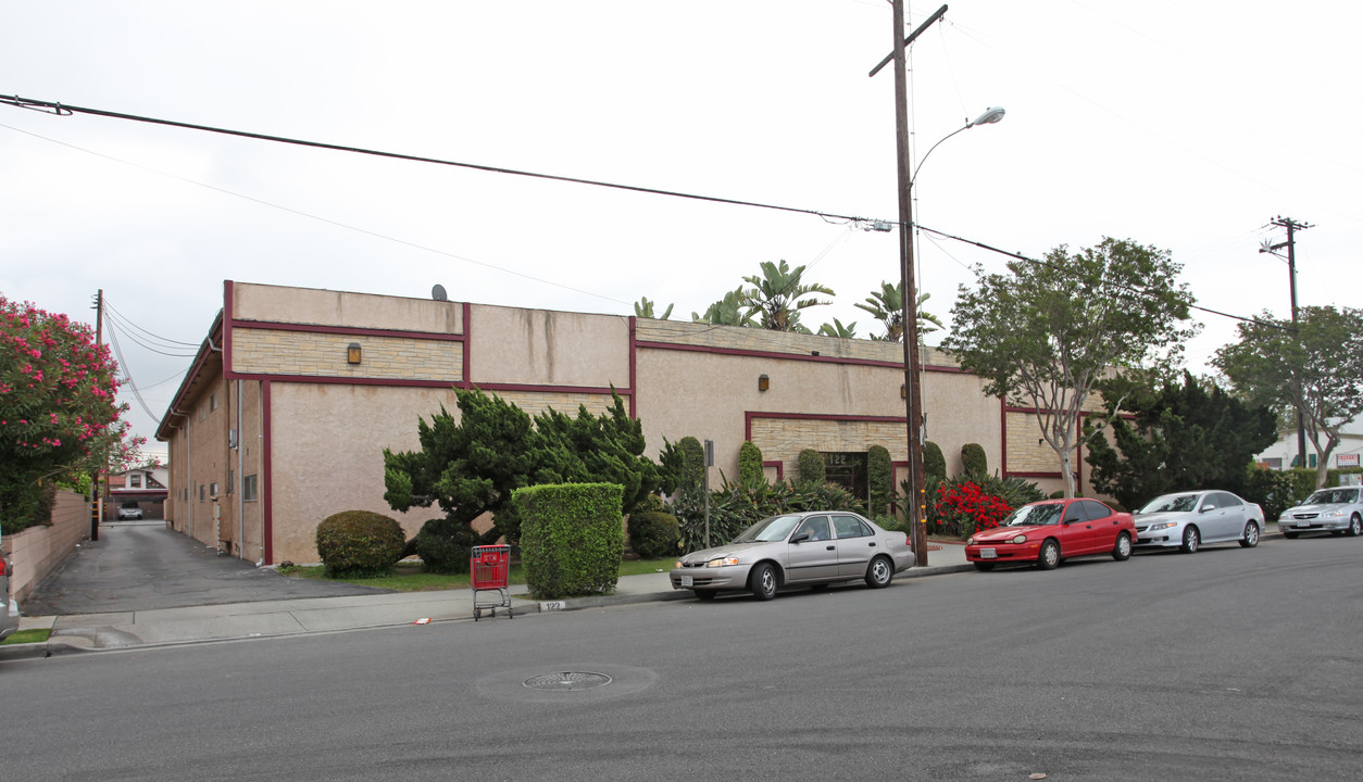 122 N Lincoln Ave in Monterey Park, CA - Building Photo