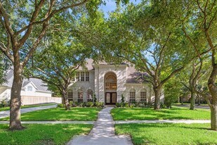 30 Watermill Pl in Sugar Land, TX - Building Photo