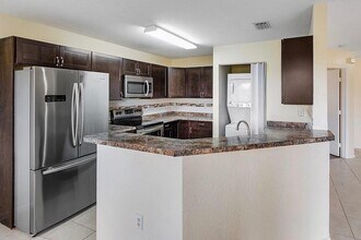 8460 NW 40th St in Coral Springs, FL - Building Photo - Building Photo