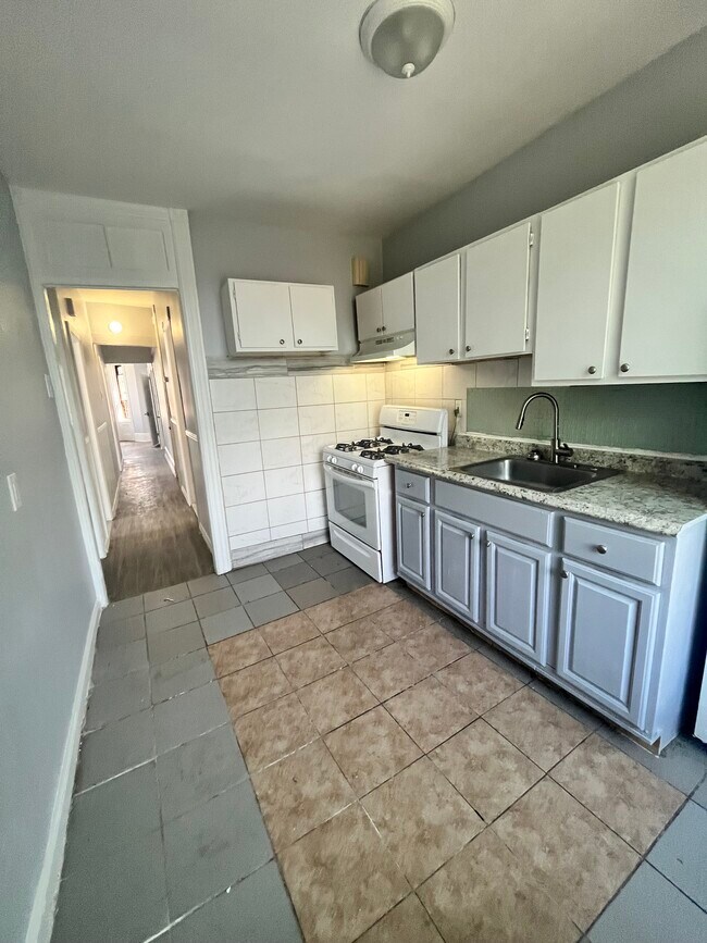 85 Stevens Ave in Jersey City, NJ - Building Photo - Building Photo