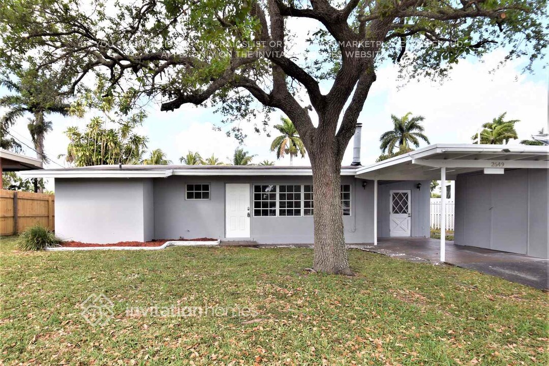 2649 Key Largo Ln in Fort Lauderdale, FL - Building Photo