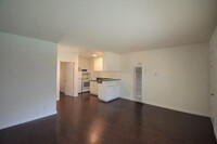 10645 Valley Spring Ln in North Hollywood, CA - Foto de edificio - Building Photo