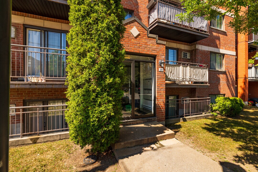 3015 Rue Gilford in Montréal, QC - Building Photo