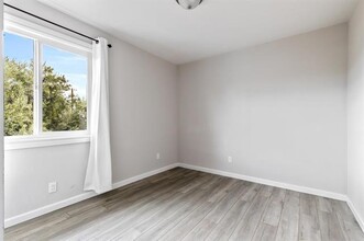 561 4th Ave in Redwood City, CA - Building Photo - Interior Photo