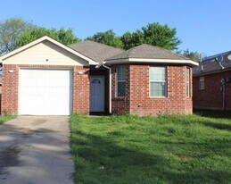1823 Smoke Tree Ln in Dallas, TX - Building Photo