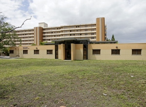 Hahn Family Residence Hall in North Miami Beach, FL - Building Photo - Building Photo