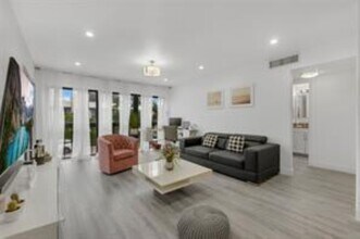 5495 NE 25th Ave, Unit 200 in Fort Lauderdale, FL - Building Photo - Building Photo