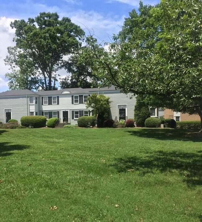 524 Wakefield Dr in Charlotte, NC - Building Photo - Building Photo