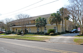 Pi Phi in Tallahassee, FL - Building Photo - Building Photo