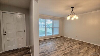 25 S 15th Ave in Edinburg, TX - Foto de edificio - Building Photo