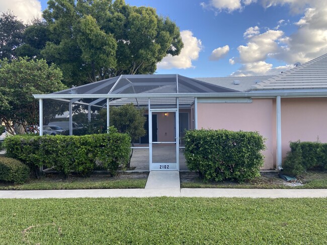 2102 Appleton Ct in Palm Beach Gardens, FL - Building Photo - Building Photo