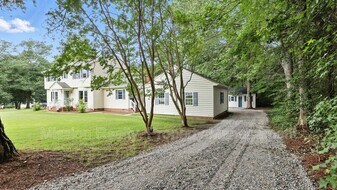 7200 Horseshoe Ct in Quinton, VA - Building Photo