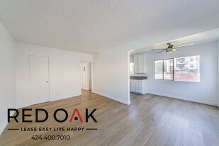 19148 Sherman Way, Unit 5401 in Los Angeles, CA - Building Photo