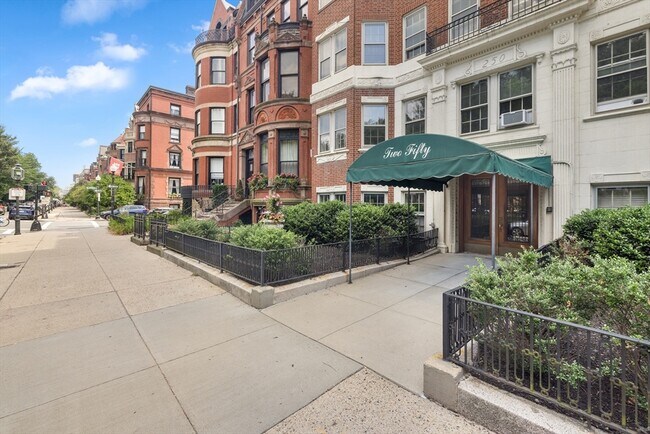 250 Commonwealth Ave in Boston, MA - Building Photo - Building Photo
