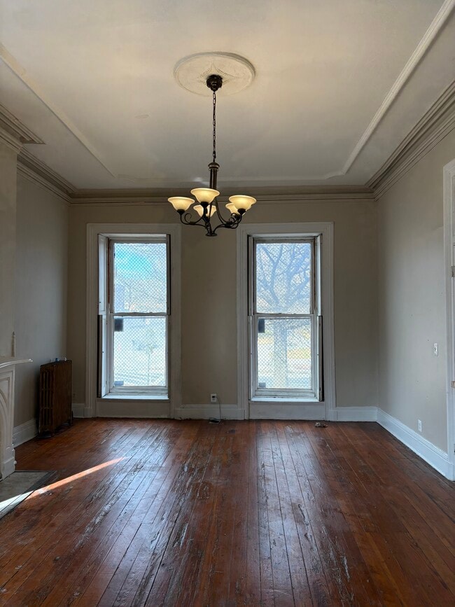 1327 W Fayette St, Unit 1 in Baltimore, MD - Foto de edificio - Building Photo