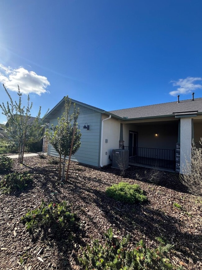 510 S Summit St in Visalia, CA - Building Photo - Building Photo