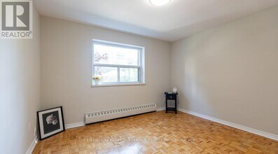 52 Park St E in Mississauga, ON - Building Photo - Building Photo