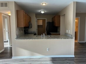 30661 Hidden Pines Ln, Unit Spacious Condo in Roseville, MI - Foto de edificio - Building Photo