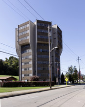 West Gate Manor in Monessen, PA - Foto de edificio - Building Photo