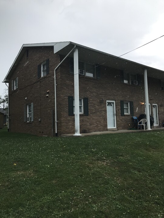 2914 Fernwood Ave, Unit Apt 5 in Moundsville, WV - Foto de edificio