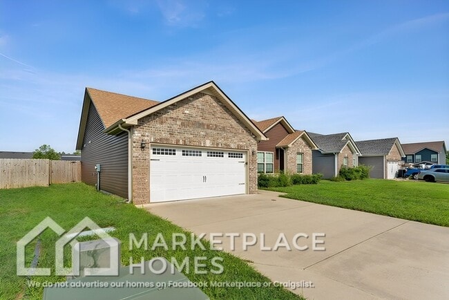 702 Jim Brown Dr in Clarksville, TN - Building Photo - Building Photo