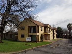 100 Cloudhaven in San Antonio, TX - Building Photo - Building Photo