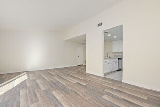 243 Flame Tree Pl in Oceanside, CA - Building Photo - Building Photo