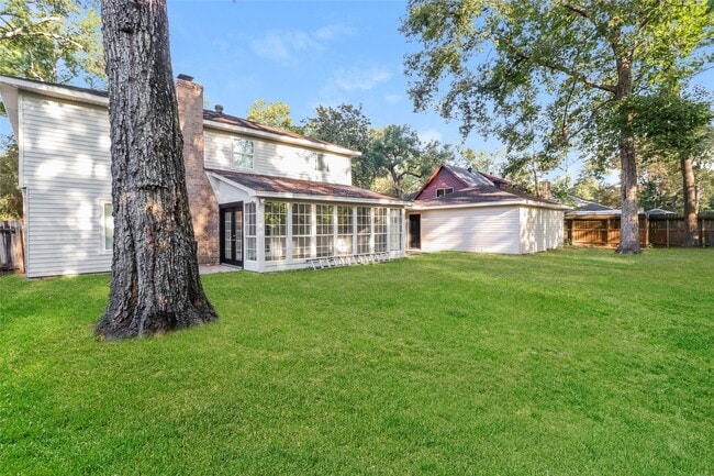 647 Mosswood Dr in Conroe, TX - Foto de edificio - Building Photo