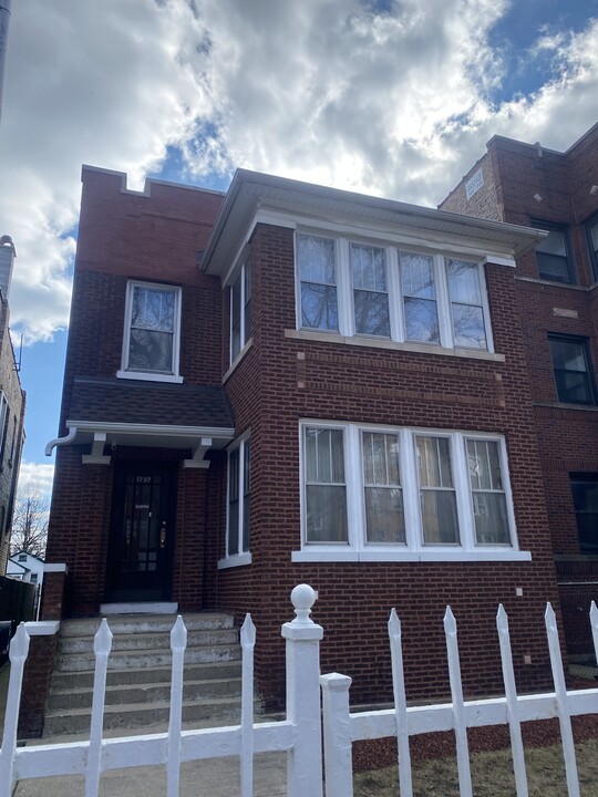 1737 W Albion Ave, Unit 1 in Chicago, IL - Building Photo