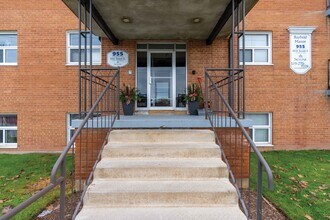 955 10th St E in Owen Sound, ON - Building Photo - Building Photo