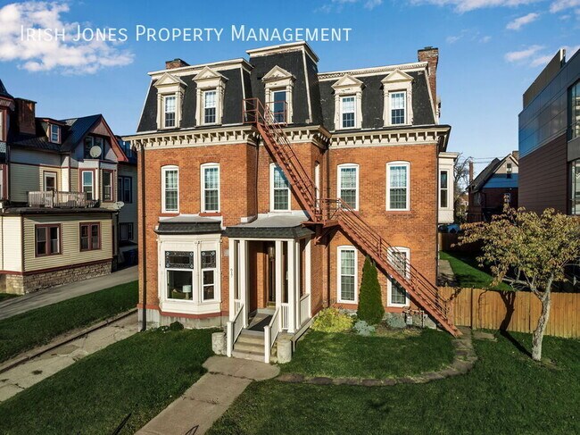 617 Niagara St in Buffalo, NY - Foto de edificio - Building Photo