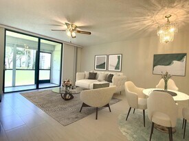 5130 Las Verdes Cir in Delray Beach, FL - Building Photo