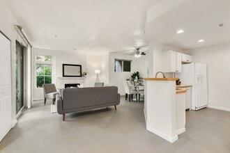 5286 236th Pl SE in Issaquah, WA - Foto de edificio - Building Photo