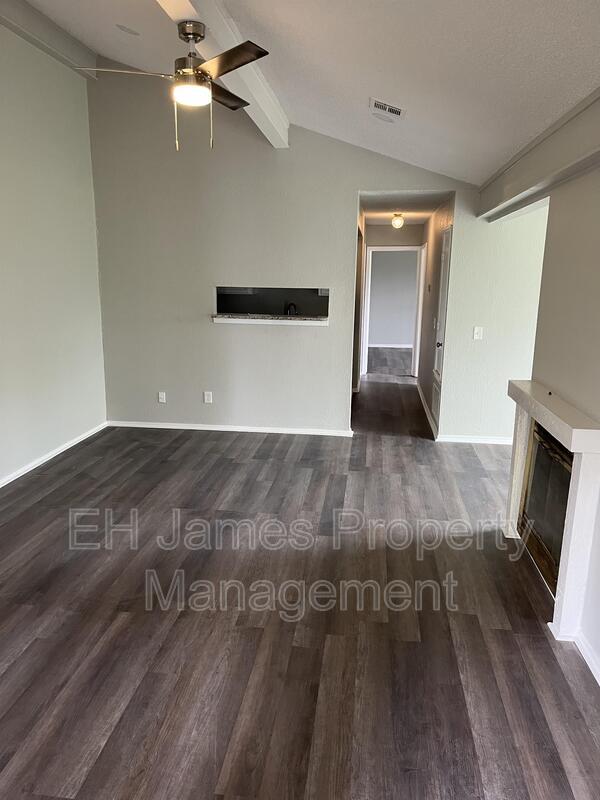 10802 E 14th Ct in Tulsa, OK - Building Photo - Building Photo