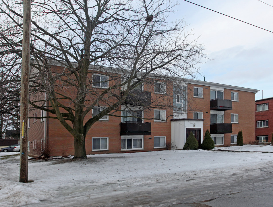 18 Frank St in Clarington, ON - Building Photo