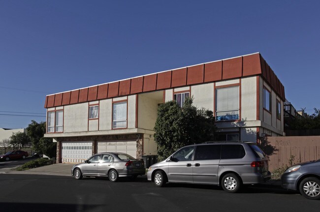 301-309 Castle St in Daly City, CA - Foto de edificio - Building Photo